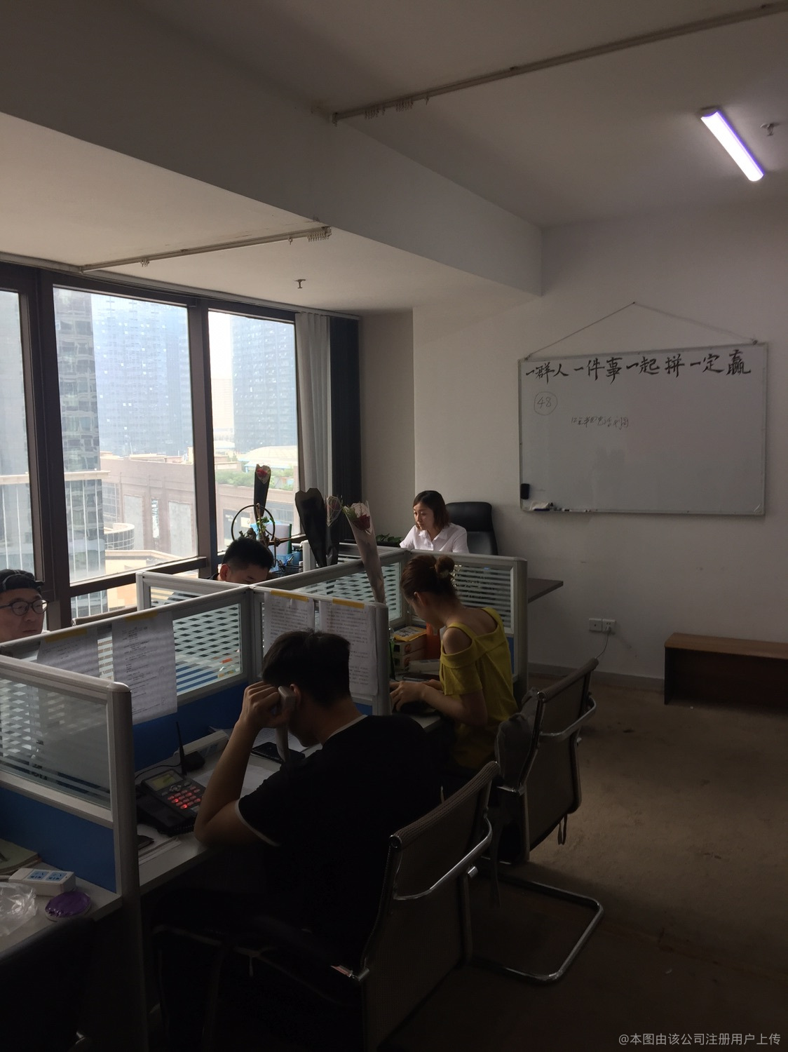 專業智慧，領航商?！飞猩虅招畔⒆稍児局ζ髽I精準決策